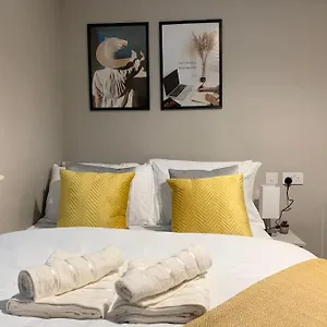 hnfc-stays-prime-central-newcastle-studio-w-gymfree-parking.hotels-newcastle-upon-tyne.com/
